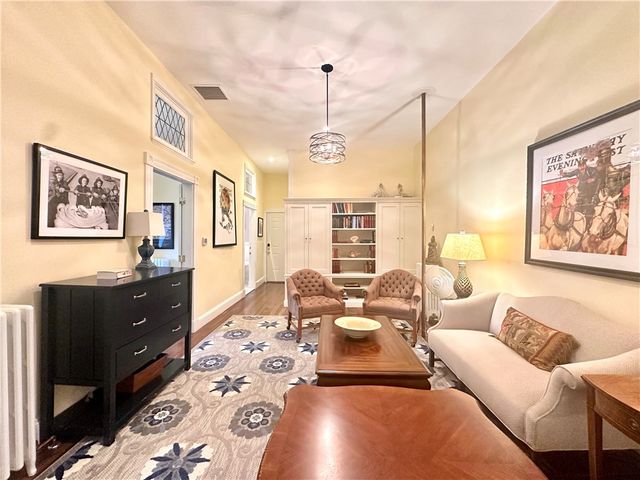 10 Young Street 2, Newport, RI 02840