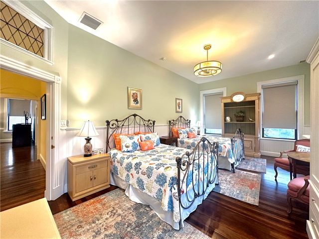 10 Young Street 2, Newport, RI 02840