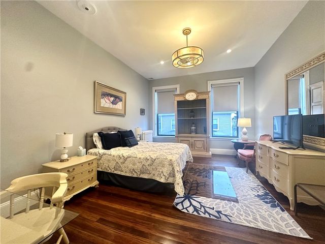 10 Young Street 2, Newport, RI 02840