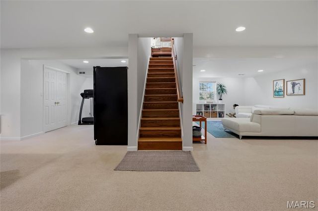 9333 Lincoln Drive, Sunset Hills, MO 63127