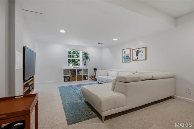 9333 Lincoln Drive, Sunset Hills, MO 63127