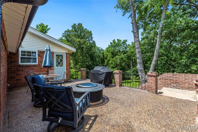 9333 Lincoln Drive, Sunset Hills, MO 63127