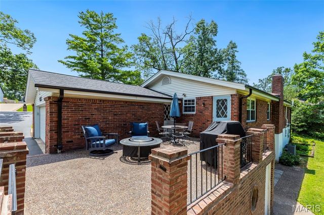 9333 Lincoln Drive, Sunset Hills, MO 63127