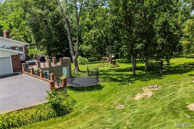 9333 Lincoln Drive, Sunset Hills, MO 63127