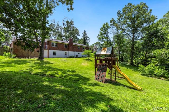 9333 Lincoln Drive, Sunset Hills, MO 63127