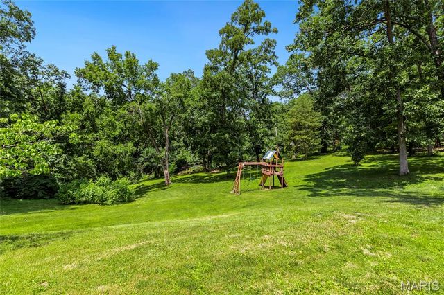9333 Lincoln Drive, Sunset Hills, MO 63127