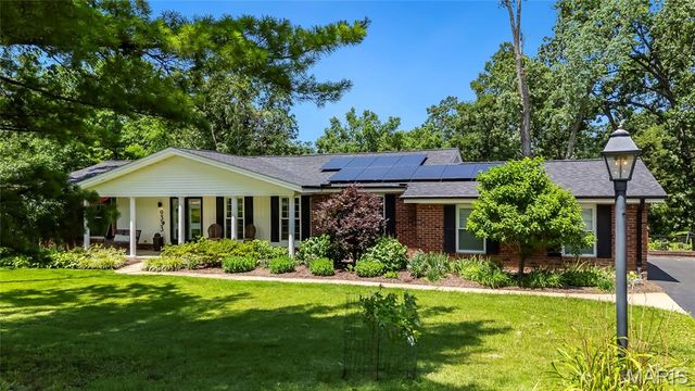 9333 Lincoln Drive, Sunset Hills, MO 63127