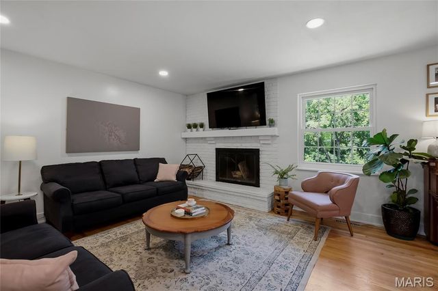 9333 Lincoln Drive, Sunset Hills, MO 63127