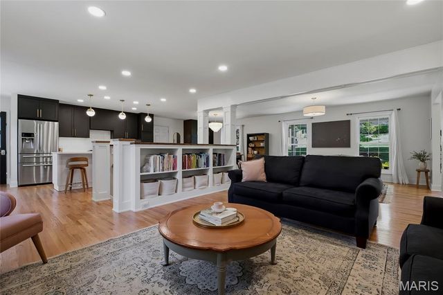 9333 Lincoln Drive, Sunset Hills, MO 63127