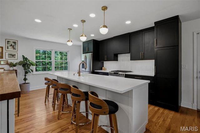 9333 Lincoln Drive, Sunset Hills, MO 63127