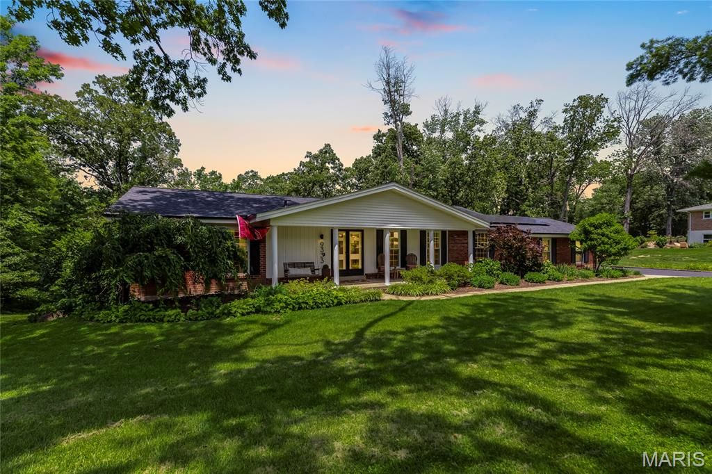 9333 Lincoln Drive, Sunset Hills, MO 63127