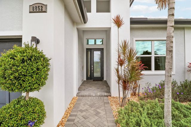 8852 SW Montova Way, Port St. Lucie, FL 34987