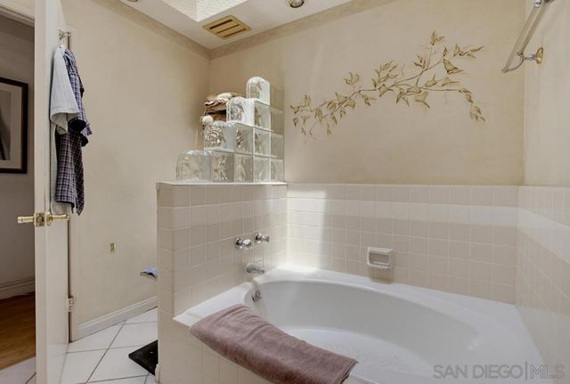 6601 Santa Isabel B, Carlsbad, CA 92009