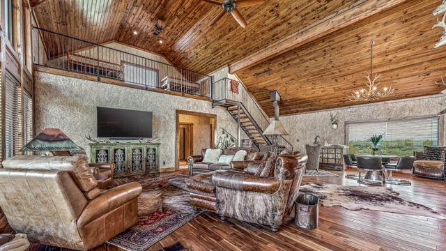 9464 SH-6, Quanah, TX 79225