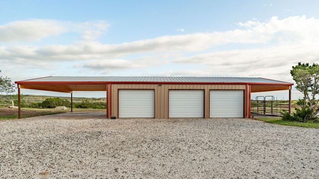 9464 SH-6, Quanah, TX 79225