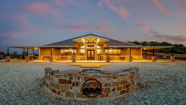 9464 SH-6, Quanah, TX 79225