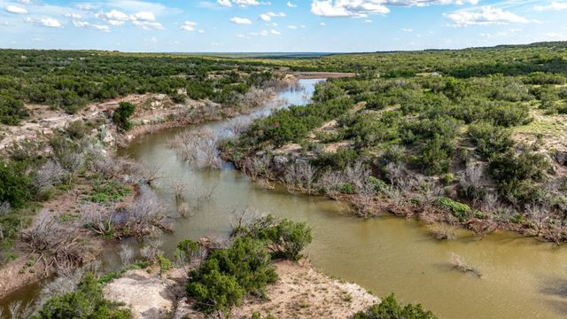 9464 SH-6, Quanah, TX 79225