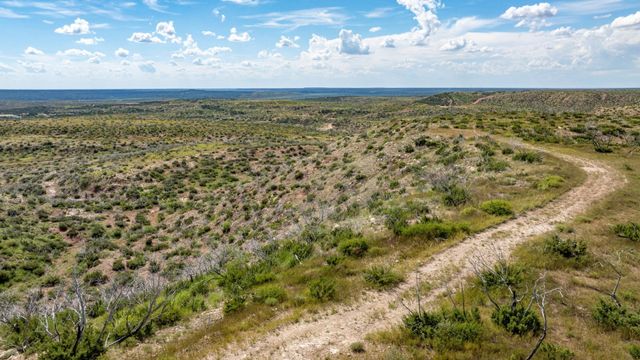 9464 SH-6, Quanah, TX 79225