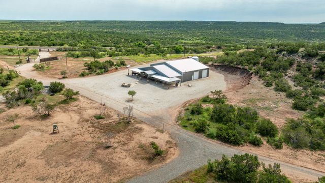 9464 SH-6, Quanah, TX 79225