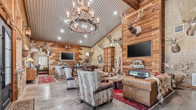 9464 SH-6, Quanah, TX 79225