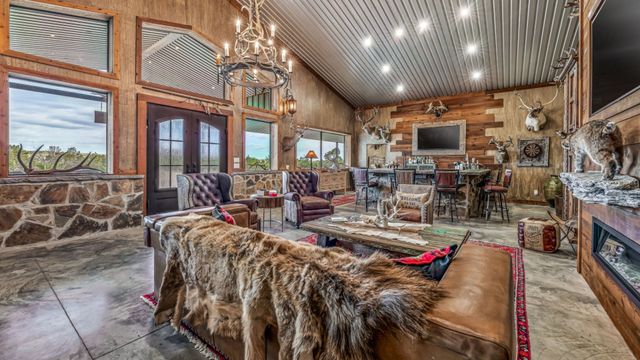 9464 SH-6, Quanah, TX 79225