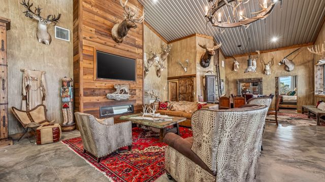 9464 SH-6, Quanah, TX 79225