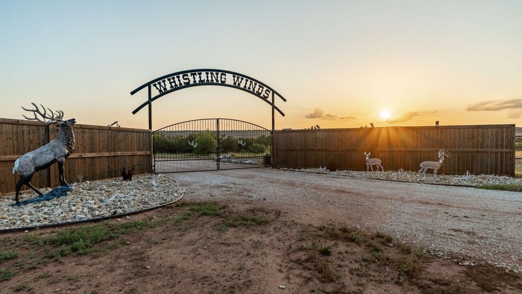 9464 SH-6, Quanah, TX 79225