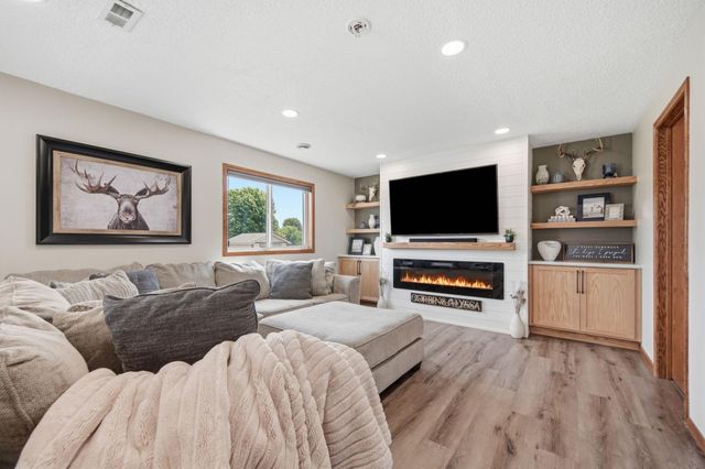 1632 Jefferson Street S, Cambridge, MN 55008