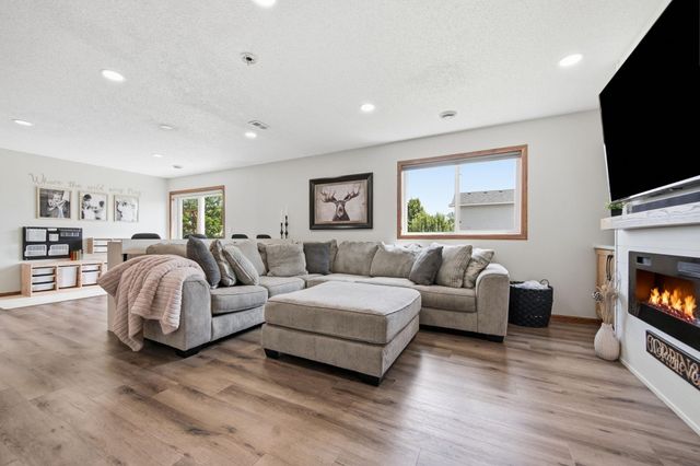 1632 Jefferson Street S, Cambridge, MN 55008
