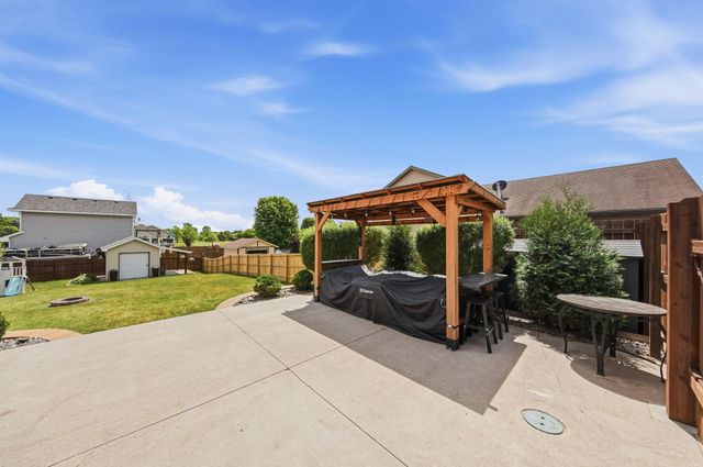 1632 Jefferson Street S, Cambridge, MN 55008