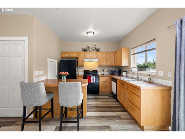 695 Se 197TH Ave, Portland, OR 97233