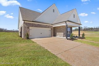 802 W Quitman Court, Nesbit, MS 38651