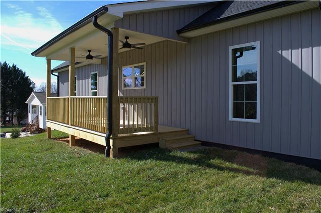 2142 Elizabeth Drive, Mount Airy, NC 27030