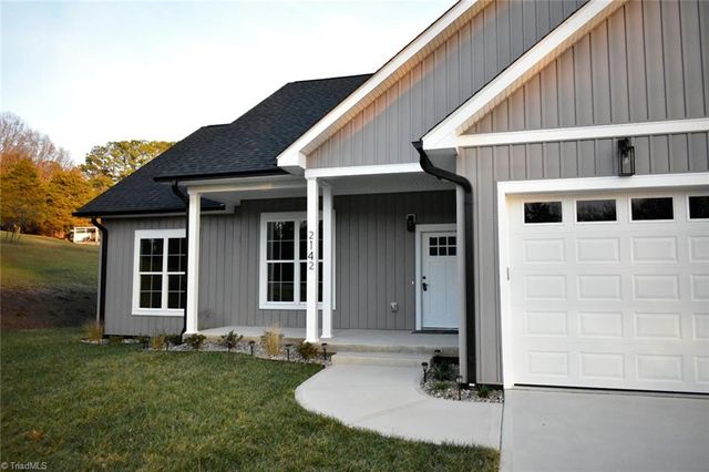 2142 Elizabeth Drive, Mount Airy, NC 27030