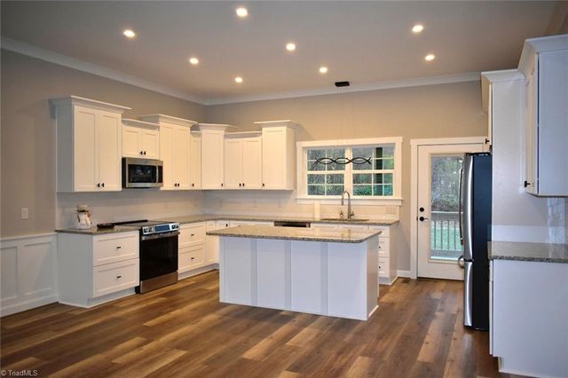 2142 Elizabeth Drive, Mount Airy, NC 27030