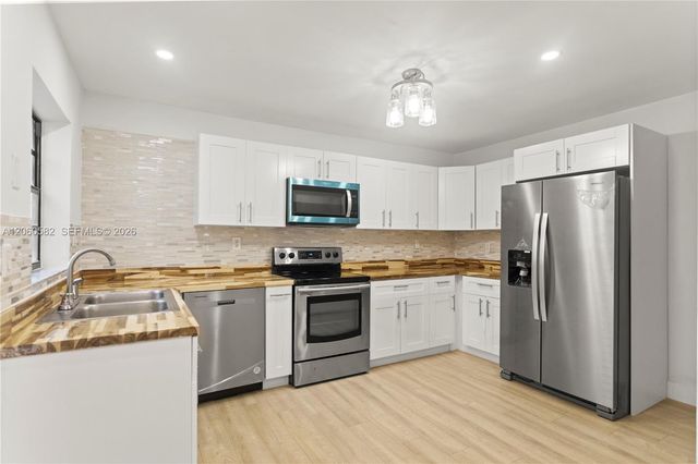 6745 NW 169th Street 15F, Hialeah, FL 33015