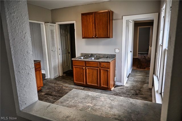 7626 Connecticut Avenue, Cleveland, OH 44105