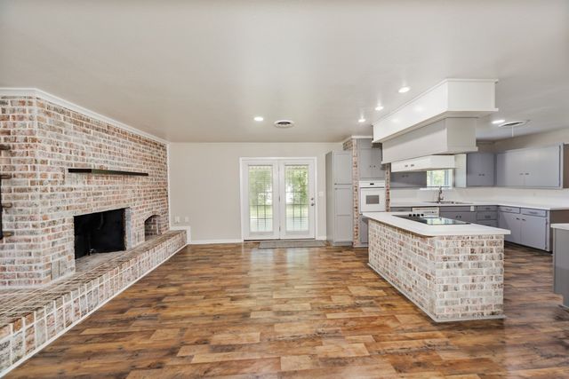 500 W London Street, Bowie, TX 76230