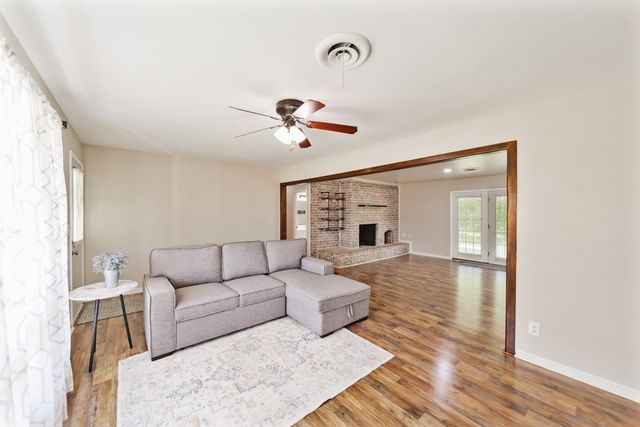 500 W London Street, Bowie, TX 76230