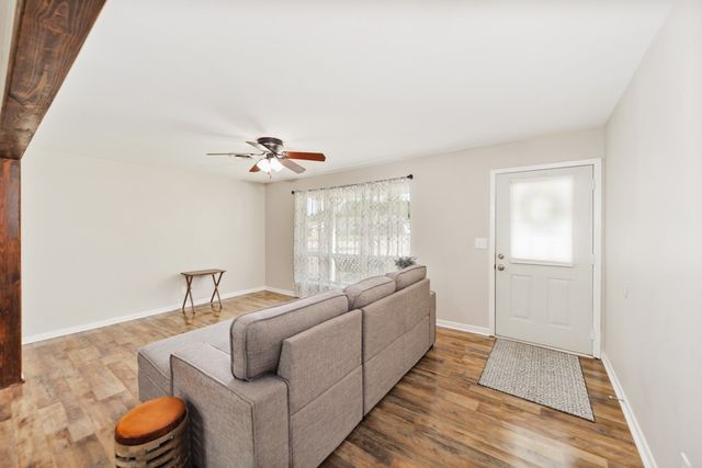 500 W London Street, Bowie, TX 76230