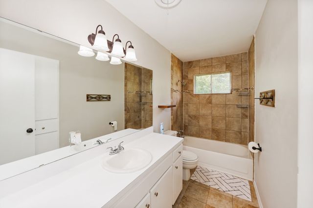 500 W London Street, Bowie, TX 76230