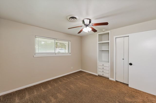 500 W London Street, Bowie, TX 76230