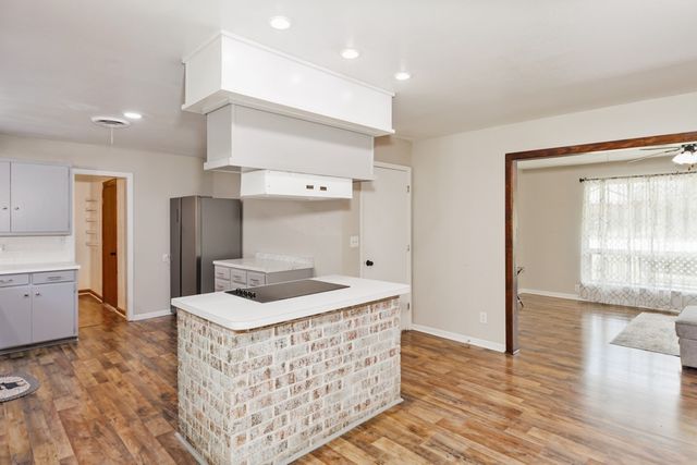 500 W London Street, Bowie, TX 76230