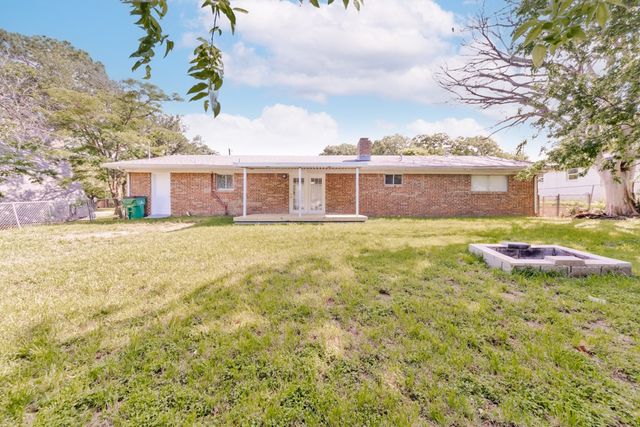 500 W London Street, Bowie, TX 76230