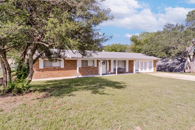 500 W London Street, Bowie, TX 76230