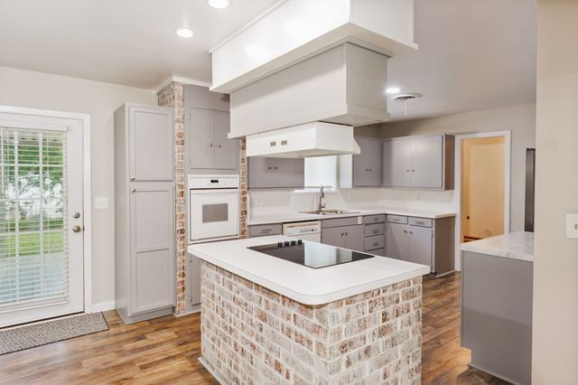 500 W London Street, Bowie, TX 76230