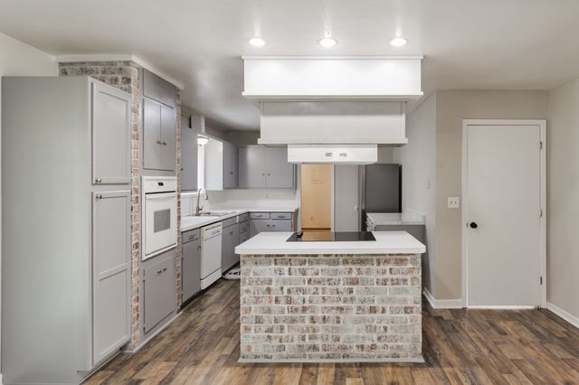 500 W London Street, Bowie, TX 76230