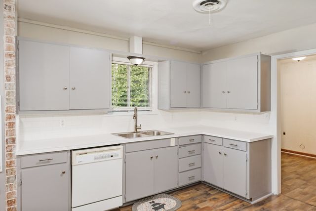 500 W London Street, Bowie, TX 76230