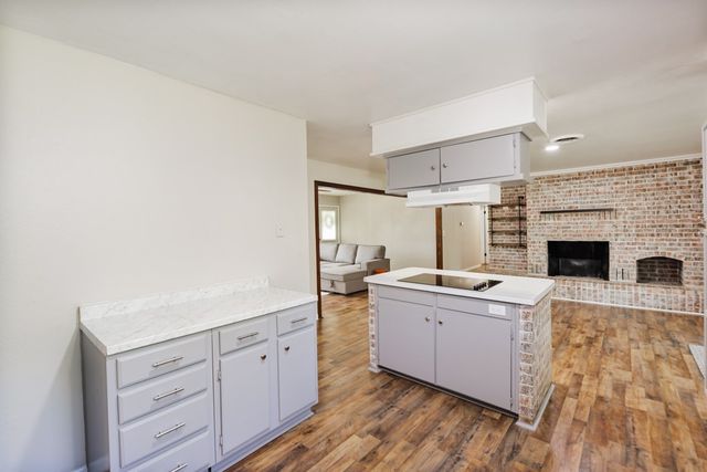 500 W London Street, Bowie, TX 76230