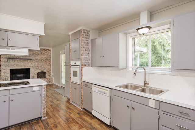 500 W London Street, Bowie, TX 76230